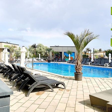 Maya Apartment- Spa N Pools Beach Resort Mamaia Extérieur photo