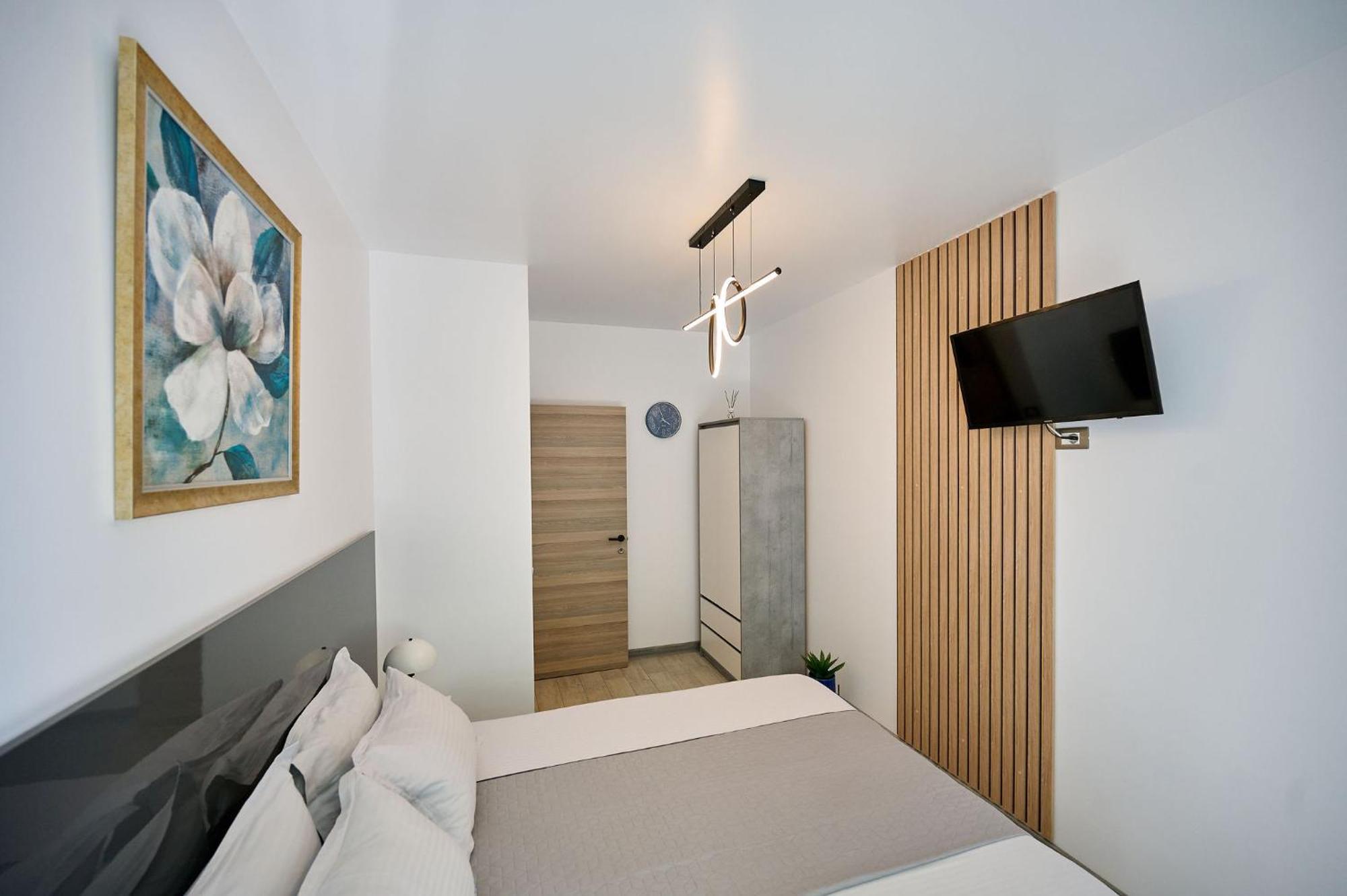 Maya Apartment- Spa N Pools Beach Resort Mamaia Extérieur photo