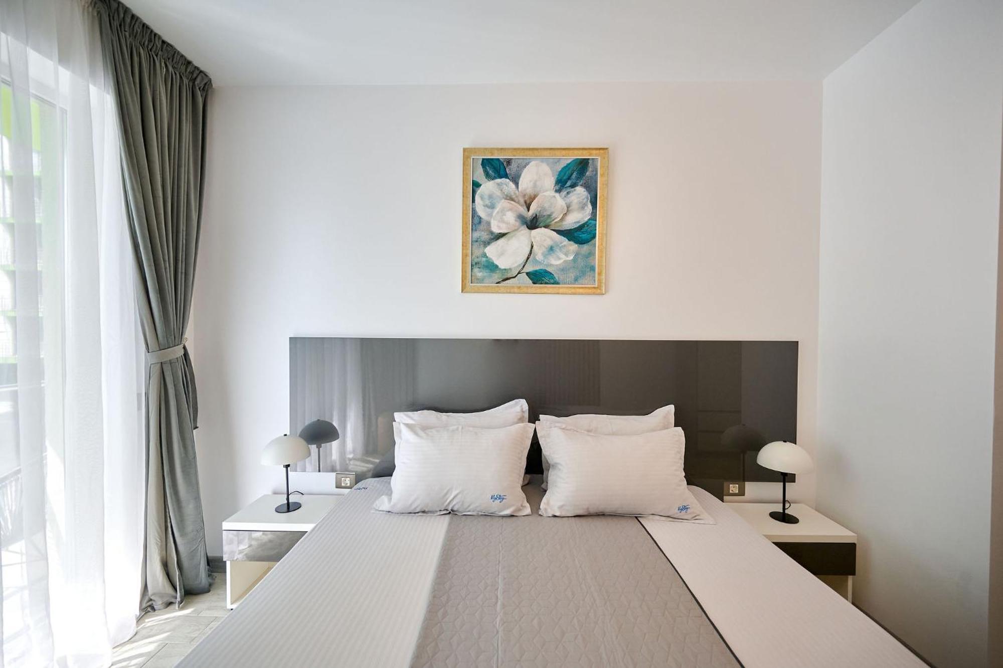 Maya Apartment- Spa N Pools Beach Resort Mamaia Extérieur photo