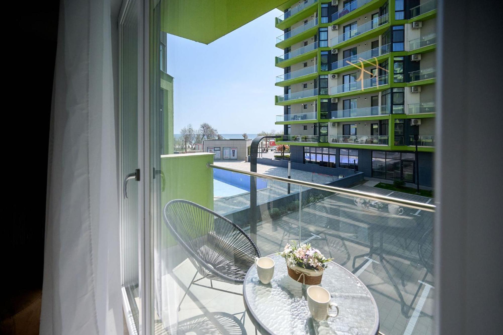 Maya Apartment- Spa N Pools Beach Resort Mamaia Extérieur photo