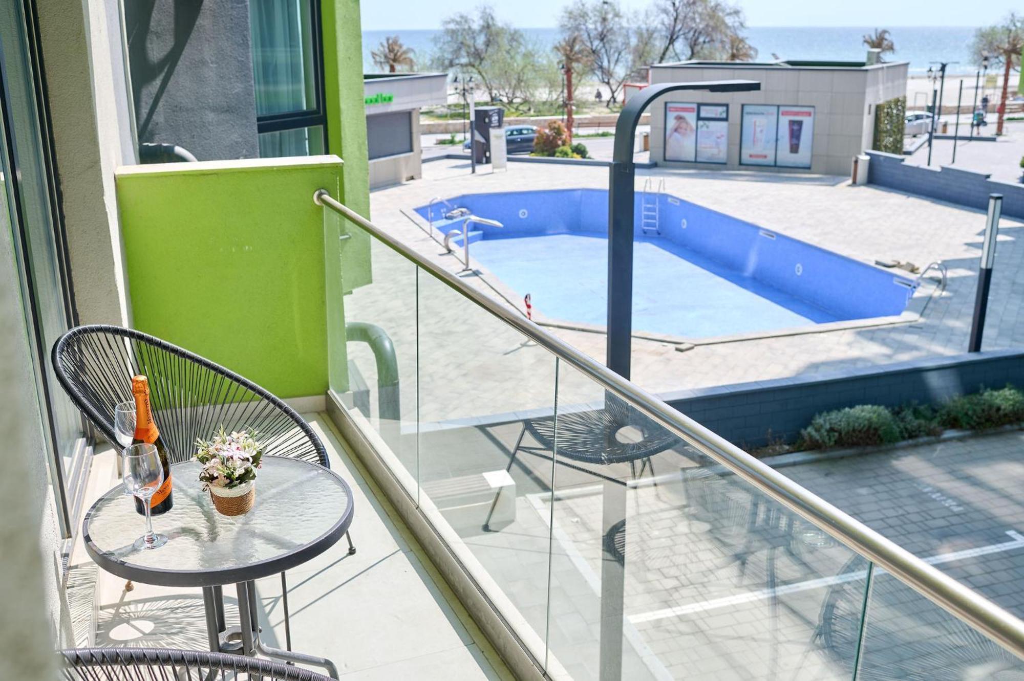 Maya Apartment- Spa N Pools Beach Resort Mamaia Extérieur photo